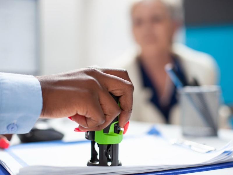 como-contratar-un-seguro-medico-de-forma-sencilla-y-segura